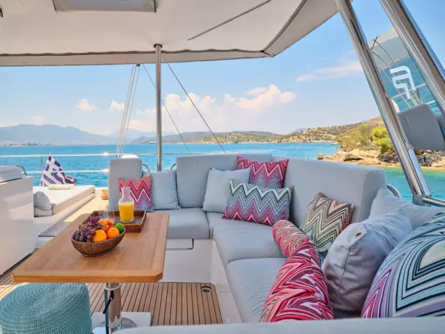 KIMATA | Fountaine Pajot 67 — 35 / 59