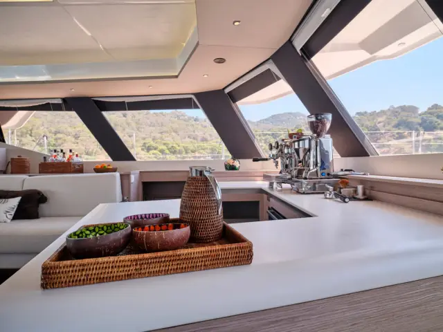 KIMATA | Fountaine Pajot 67 — 31 / 59