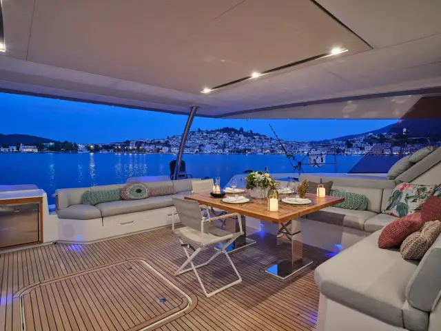 KIMATA | Fountaine Pajot 67 — 44 / 59