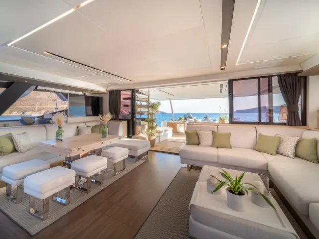 AETHER | Fountaine Pajot 67 — 13 / 20