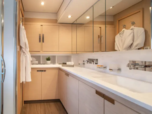 AETHER | Fountaine Pajot 67 — 15 / 20