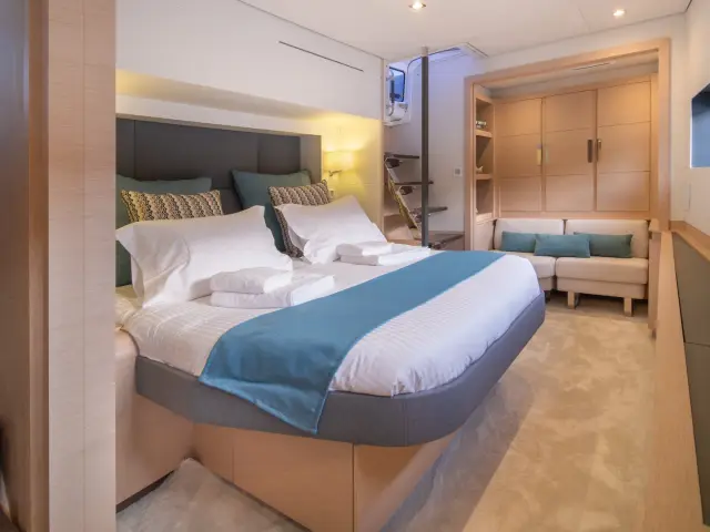 AETHER | Fountaine Pajot 67 — 17 / 20