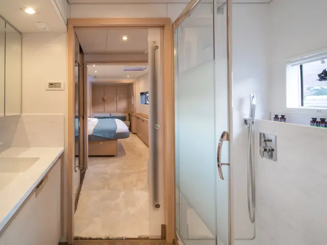 AETHER | Fountaine Pajot 67 — 16 / 20