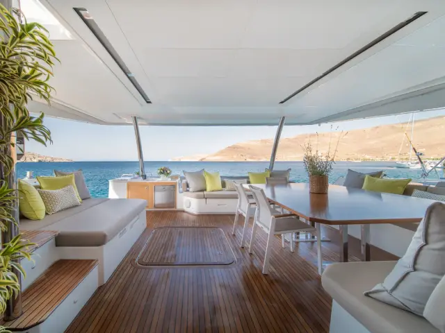AETHER | Fountaine Pajot 67 — 11 / 20