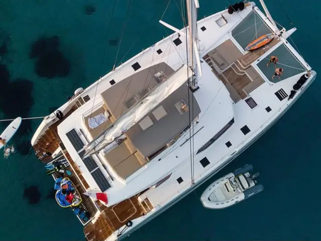 SERENISSIMA | Fountaine Pajot 67  — 2 / 23