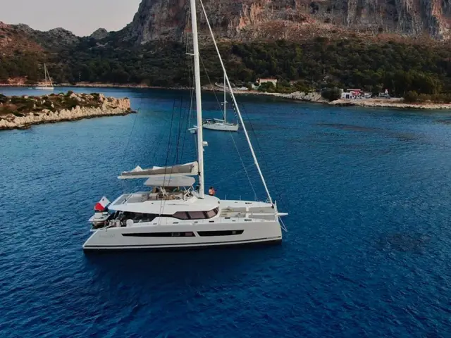 SERENISSIMA | Fountaine Pajot 67  — 1 / 23