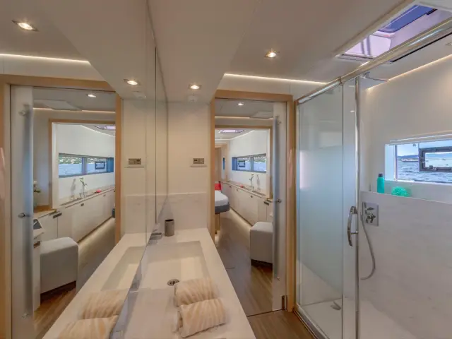 SERENISSIMA | Fountaine Pajot 67  — 15 / 23