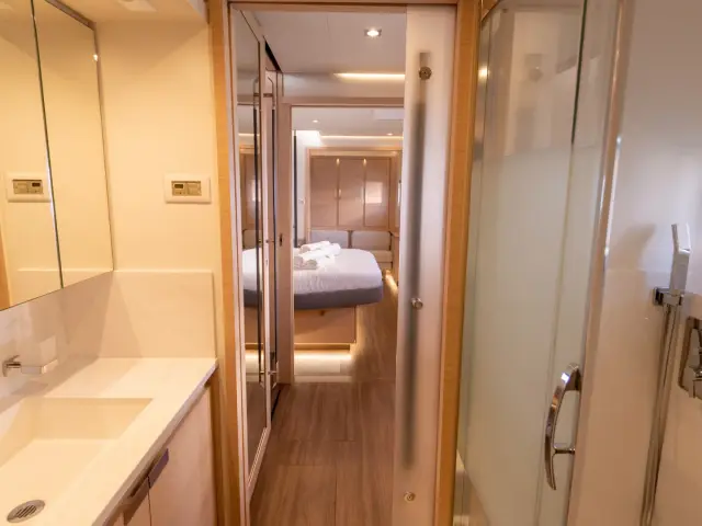 SERENISSIMA | Fountaine Pajot 67  — 23 / 23