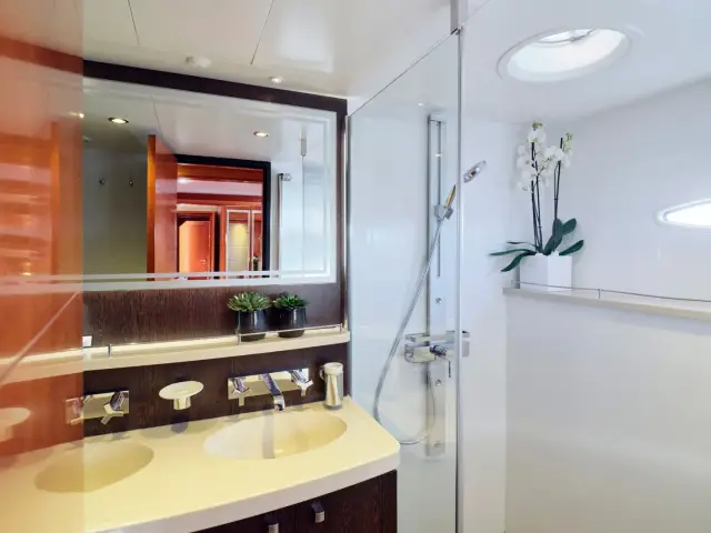 WORLDS END | Fountaine Pajot 65  — 20 / 26