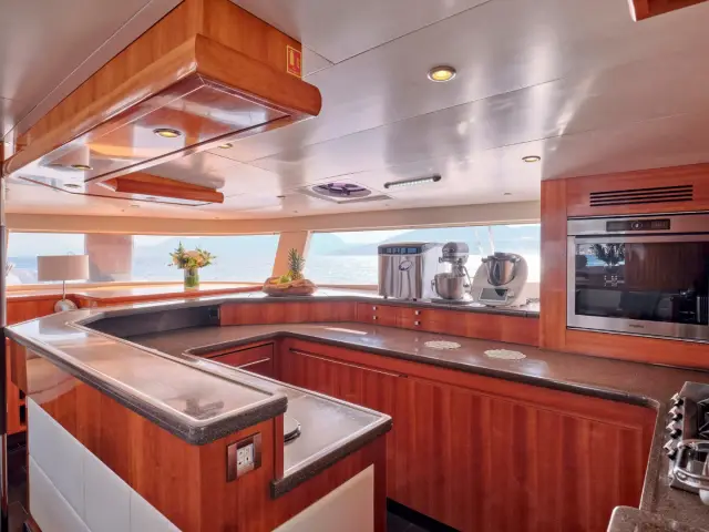 WORLDS END | Fountaine Pajot 65  — 17 / 26