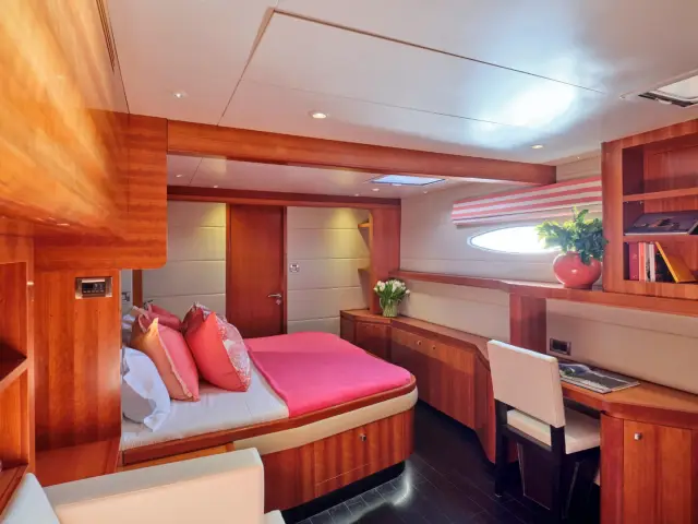 WORLDS END | Fountaine Pajot 65  — 18 / 26