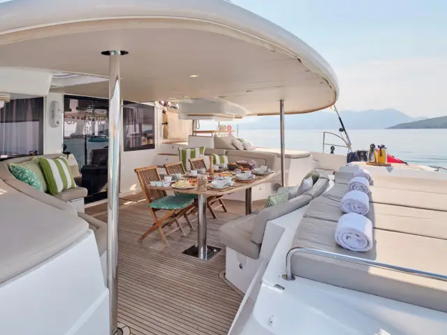 WORLDS END | Fountaine Pajot 65  — 13 / 26
