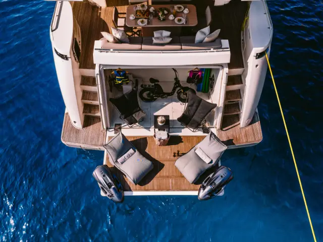 D&D | Ferretti 80  — 4 / 25