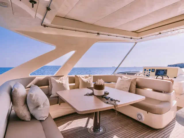 D&D | Ferretti 80  — 18 / 25
