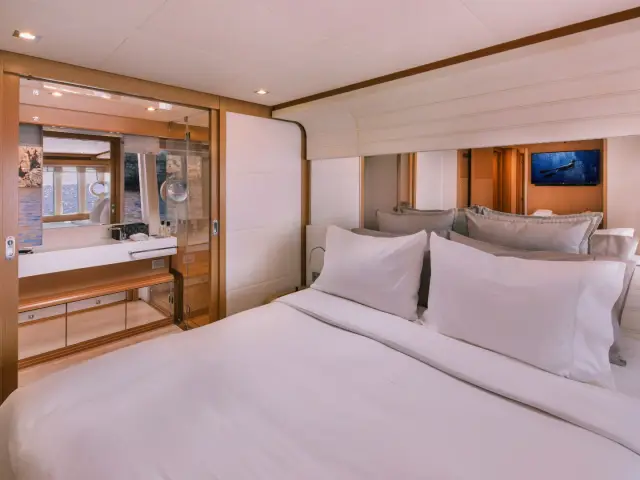 D&D | Ferretti 80  — 23 / 25