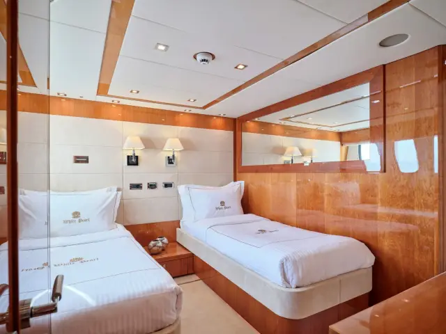 WHITE PEARL I | SunSeeker 111  — 21 / 26