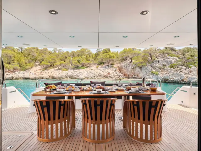 WHITE PEARL I | SunSeeker 111  — 11 / 26