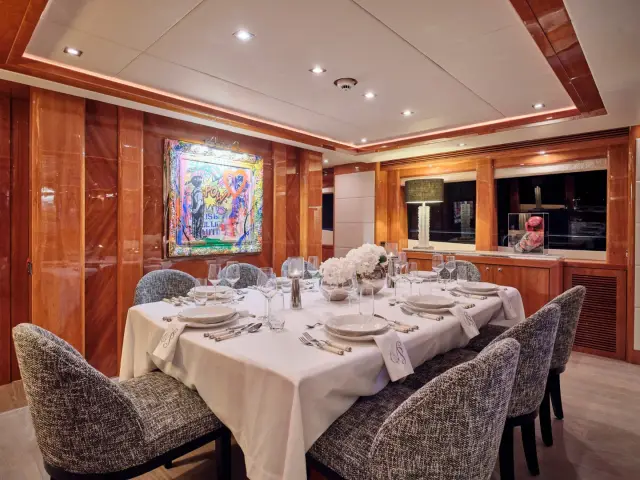 WHITE PEARL I | SunSeeker 111  — 18 / 26