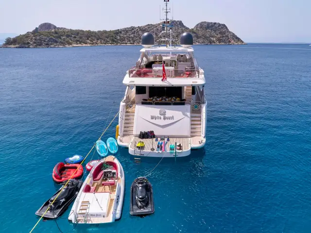 WHITE PEARL I | SunSeeker 111  — 3 / 26