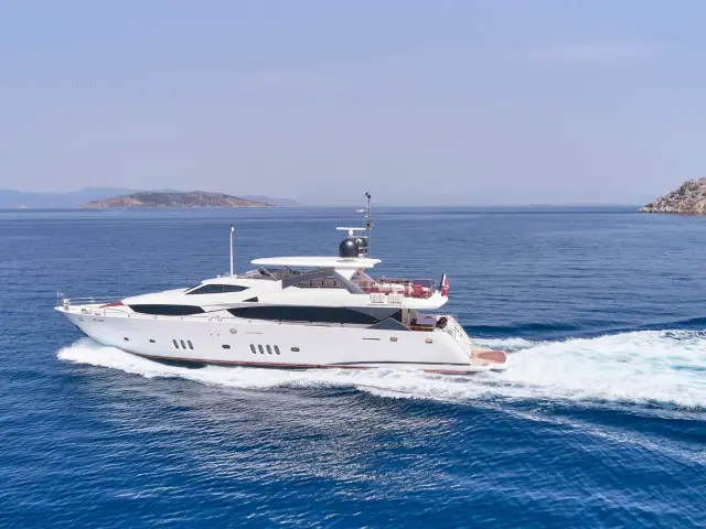 WHITE PEARL I | SunSeeker 111  — 7 / 26