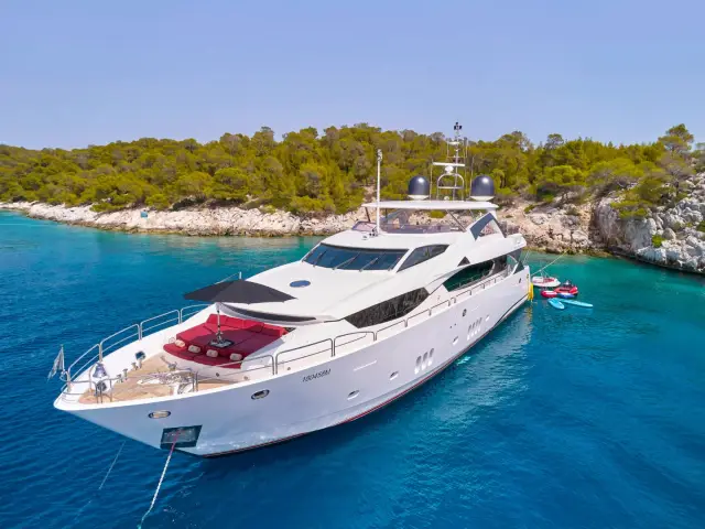 WHITE PEARL I | SunSeeker 111  — 2 / 26
