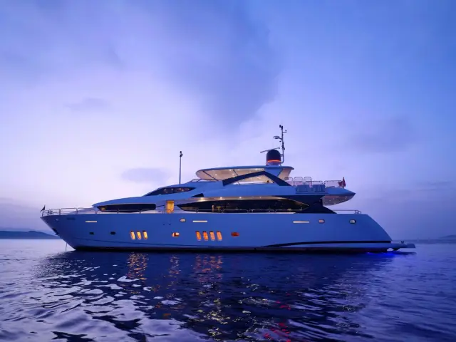 WHITE PEARL I | SunSeeker 111  — 8 / 26