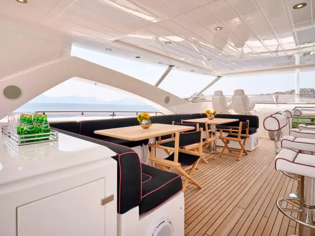WHITE PEARL I | SunSeeker 111  — 13 / 26