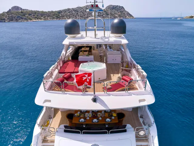 WHITE PEARL I | SunSeeker 111  — 6 / 26