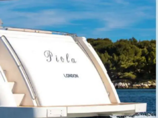 PIOLA | Ferretti 83  — 11 / 28