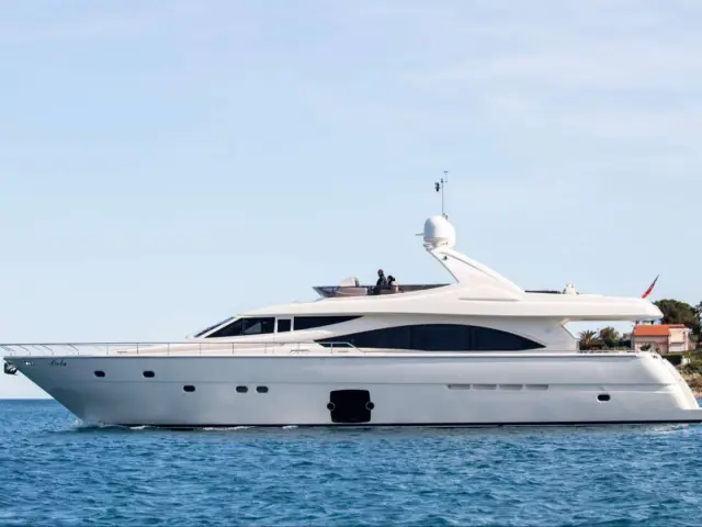 PIOLA | Ferretti 83  — 2 / 28