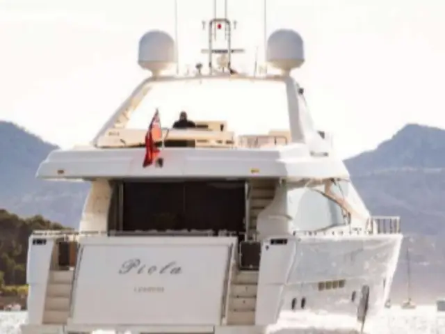 PIOLA | Ferretti 83  — 5 / 28