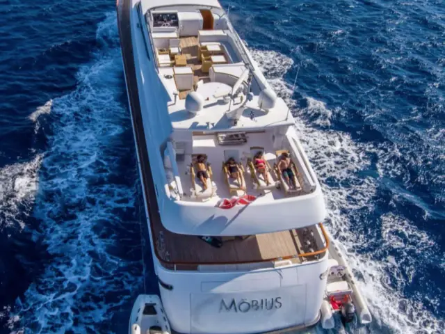 MOBIUS | Cantieri Di Pisa 124 — 3 / 22