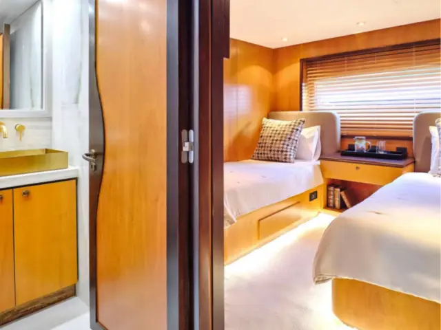 MOBIUS | Cantieri Di Pisa 124 — 20 / 22