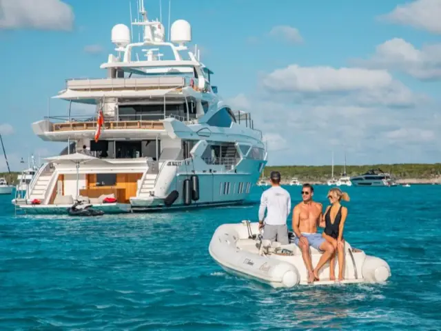 EMINA | Benetti 138 — 6 / 23