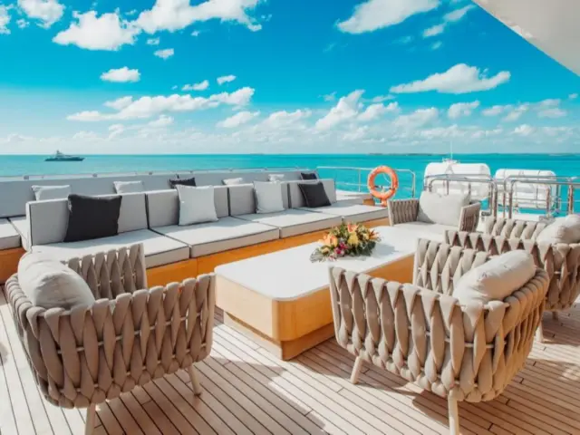 EMINA | Benetti 138 — 16 / 23