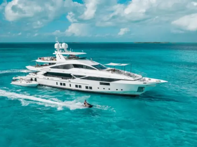 EMINA | Benetti 138 — 2 / 23