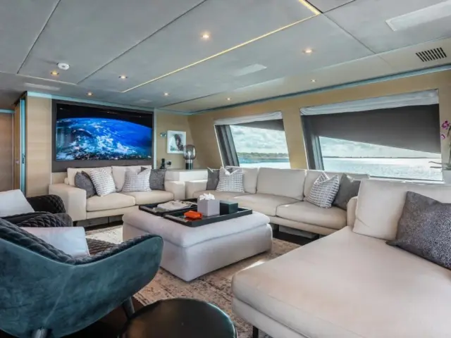 EMINA | Benetti 138 — 21 / 23