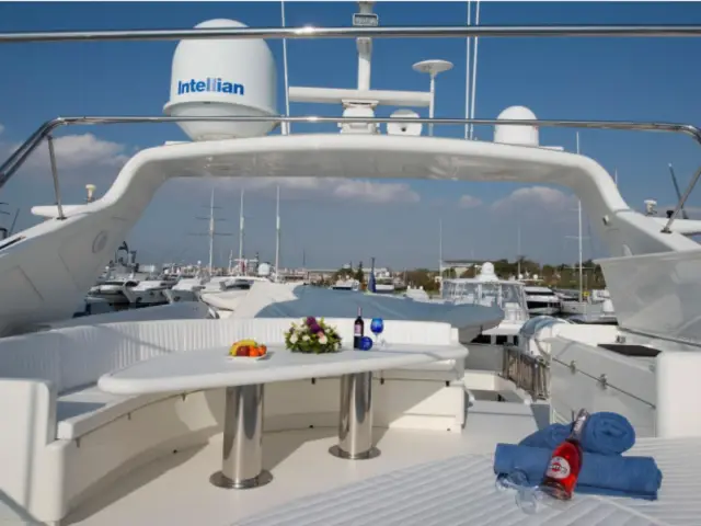 FALCON ISLAND | Falcon 100 — 7 / 25