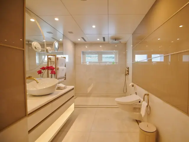 CORAL OCEAN | Lürssen 73m — 70 / 72