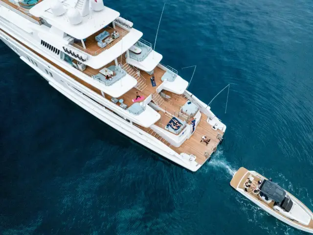 CORAL OCEAN | Lürssen 73m — 7 / 72