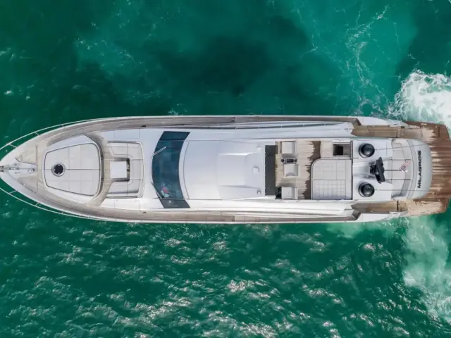 MILAGROS | Pershing 82 — 8 / 19