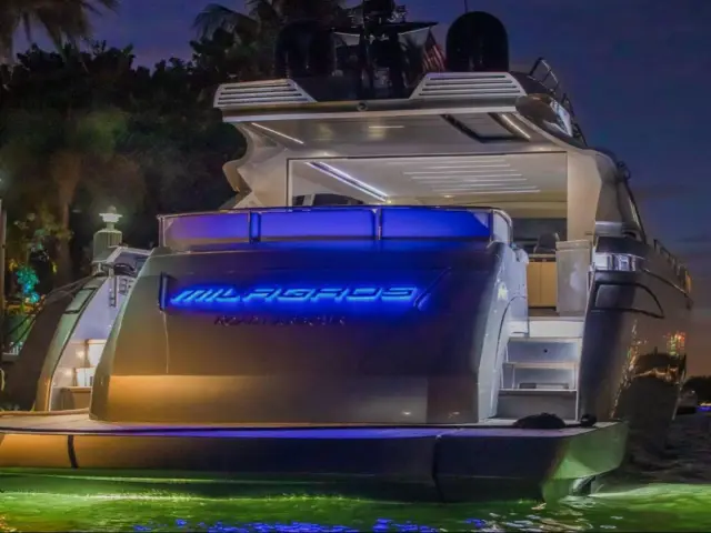 MILAGROS | Pershing 82 — 13 / 19