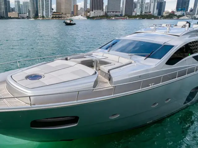 MILAGROS | Pershing 82 — 3 / 19
