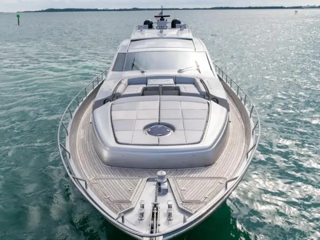 MILAGROS | Pershing 82 — 6 / 19