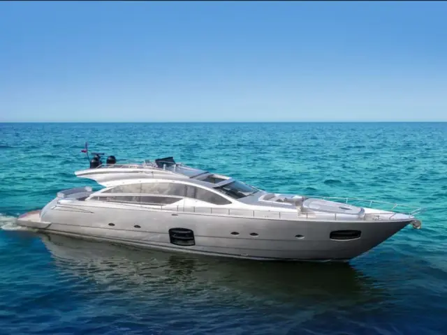 MILAGROS | Pershing 82 — 2 / 19