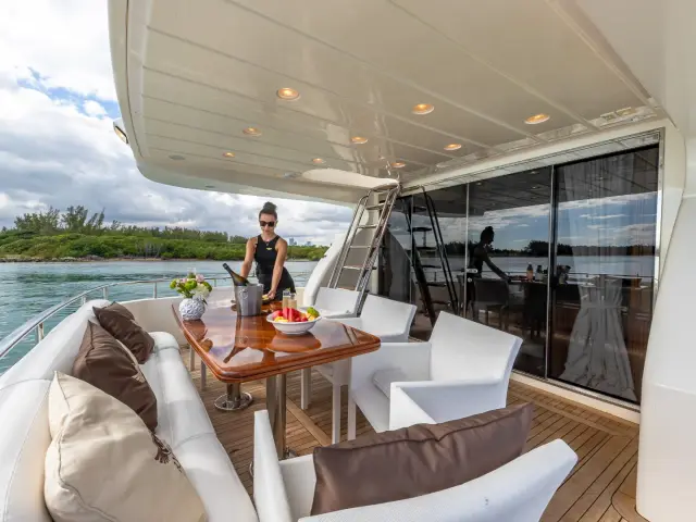 SALT SHAKER | Azimut 70 Fly — 21 / 47