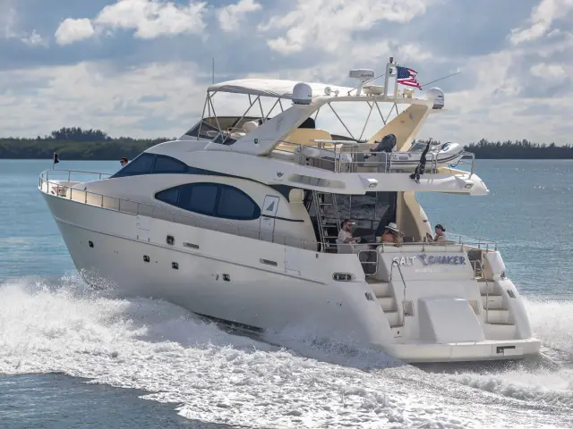 SALT SHAKER | Azimut 70 Fly — 11 / 47