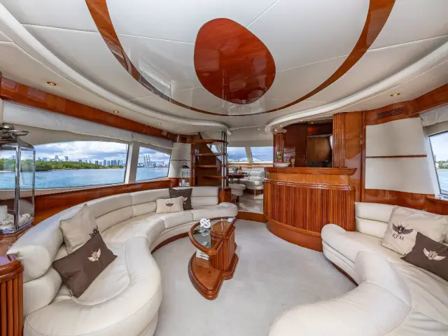 SALT SHAKER | Azimut 70 Fly — 25 / 47
