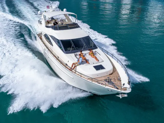 SALT SHAKER | Azimut 70 Fly — 3 / 47