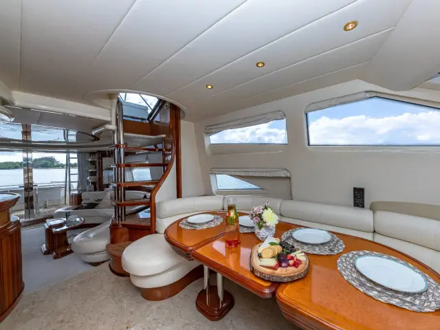 SALT SHAKER | Azimut 70 Fly — 29 / 47